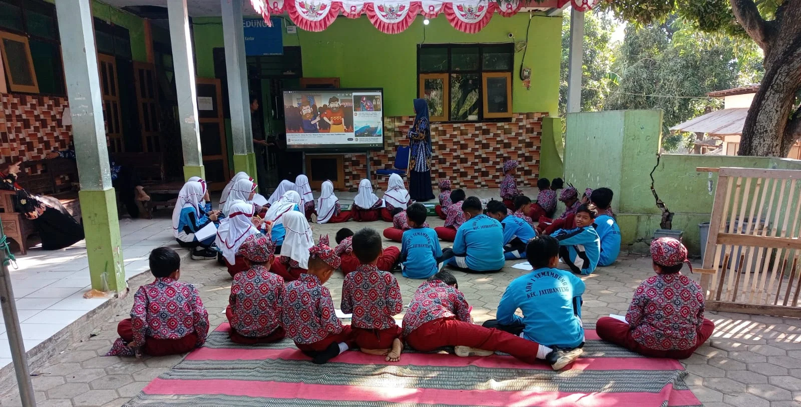 KEGIATAN LITERASI DI SDN 1 SEMAMBUNG